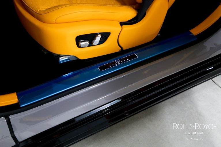 New-2025-Rolls-Royce-Black-Badge-Spectre
