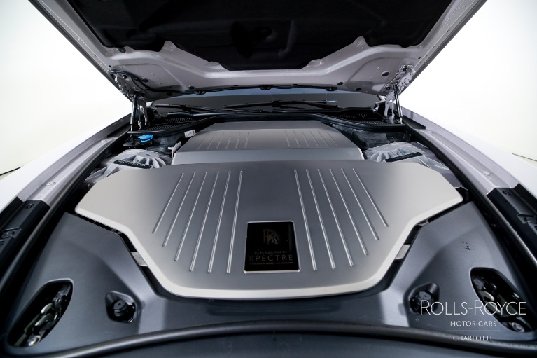 New-2025-Rolls-Royce-Black-Badge-Spectre