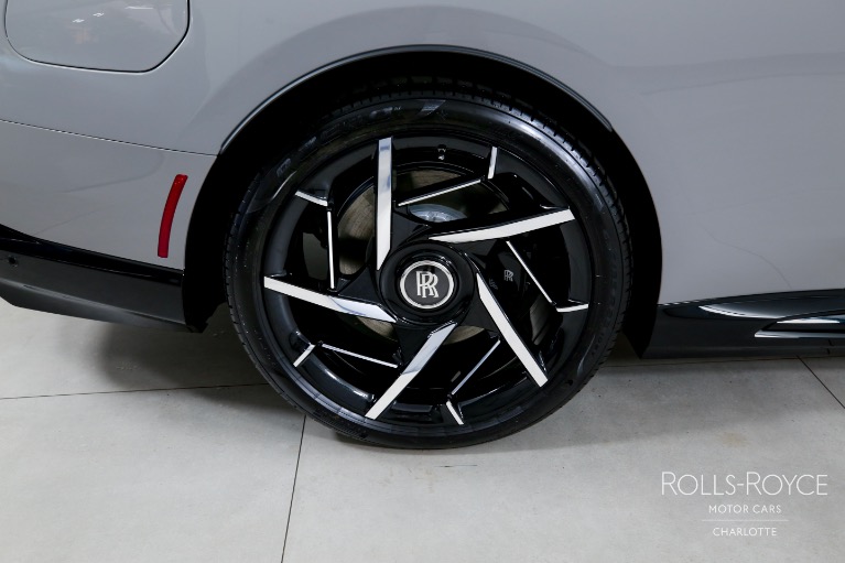 New-2025-Rolls-Royce-Black-Badge-Spectre