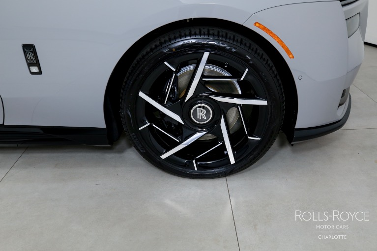 New-2025-Rolls-Royce-Black-Badge-Spectre