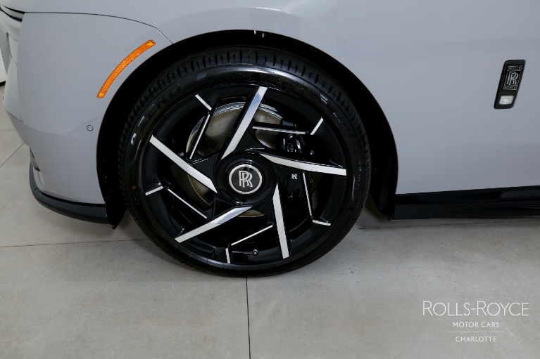 New-2025-Rolls-Royce-Black-Badge-Spectre