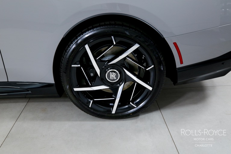 New-2025-Rolls-Royce-Black-Badge-Spectre