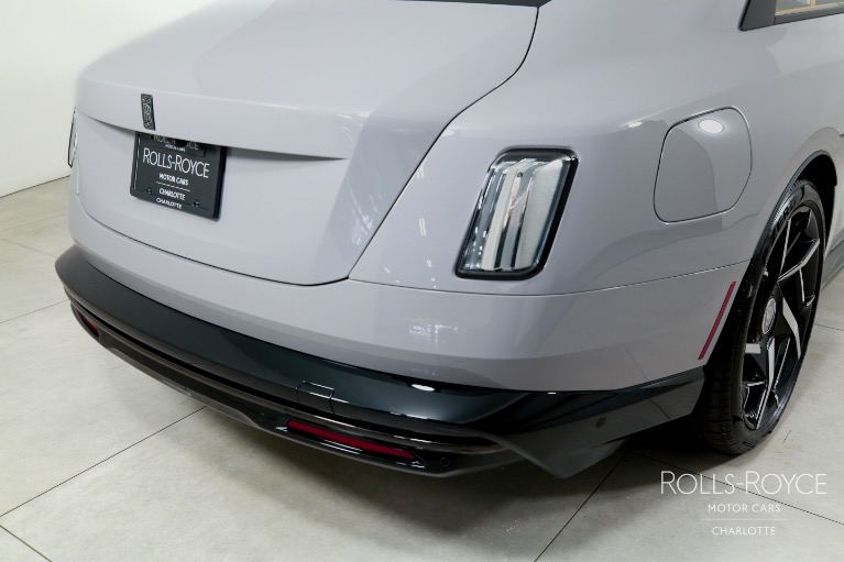 New-2025-Rolls-Royce-Black-Badge-Spectre