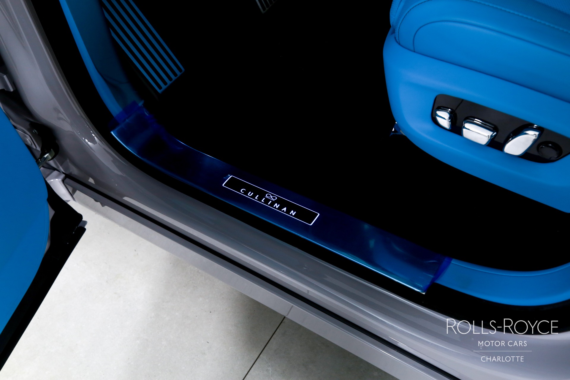 New 2025 Rolls-Royce Black Badge Cullinan | Charlotte, NC