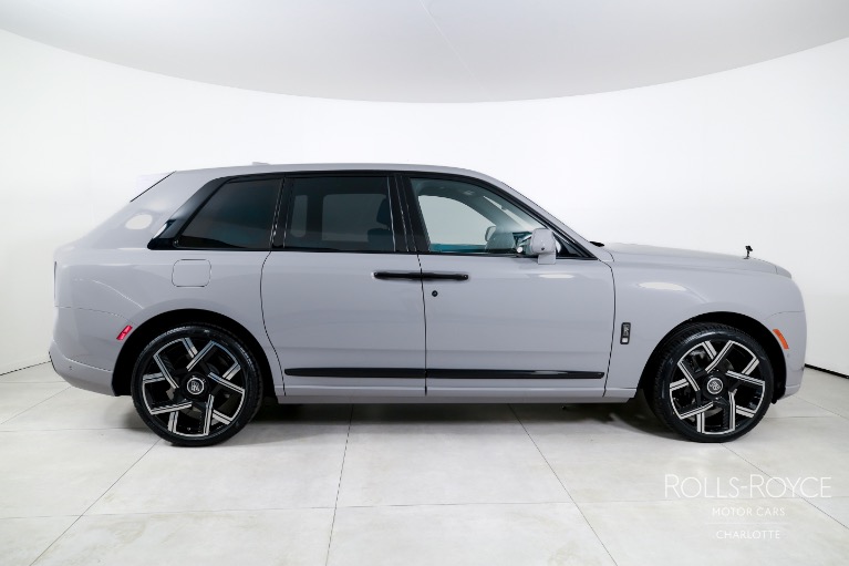 New-2025-Rolls-Royce-Black-Badge-Cullinan