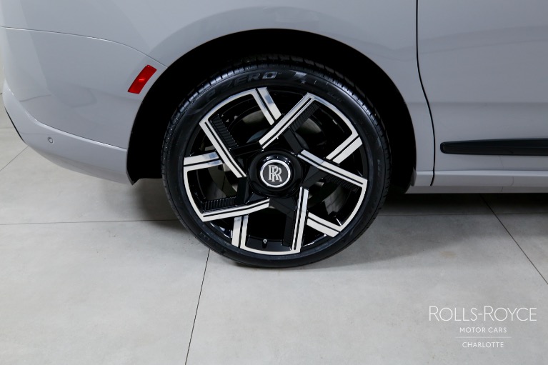 New-2025-Rolls-Royce-Black-Badge-Cullinan