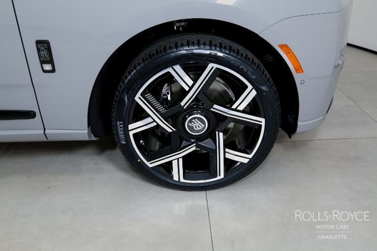 New-2025-Rolls-Royce-Black-Badge-Cullinan