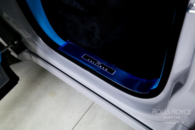 New-2025-Rolls-Royce-Black-Badge-Cullinan