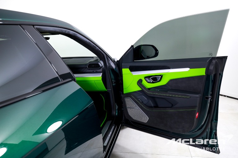 Used-2024-Lamborghini-Urus-S