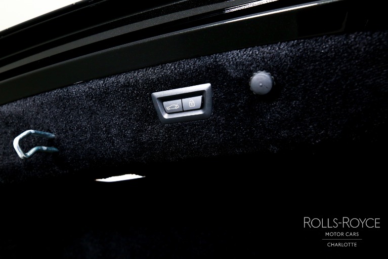New-2025-Rolls-Royce-Black-Badge-Spectre