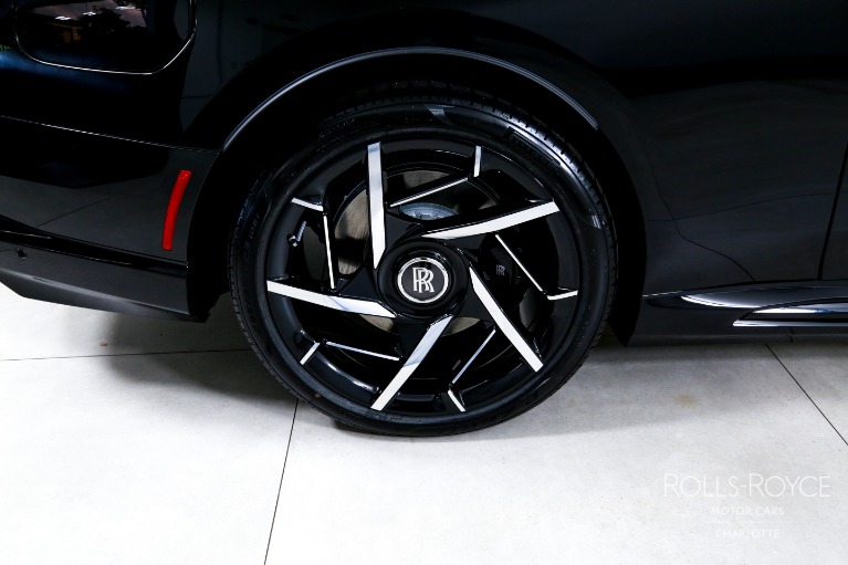 New-2025-Rolls-Royce-Black-Badge-Spectre