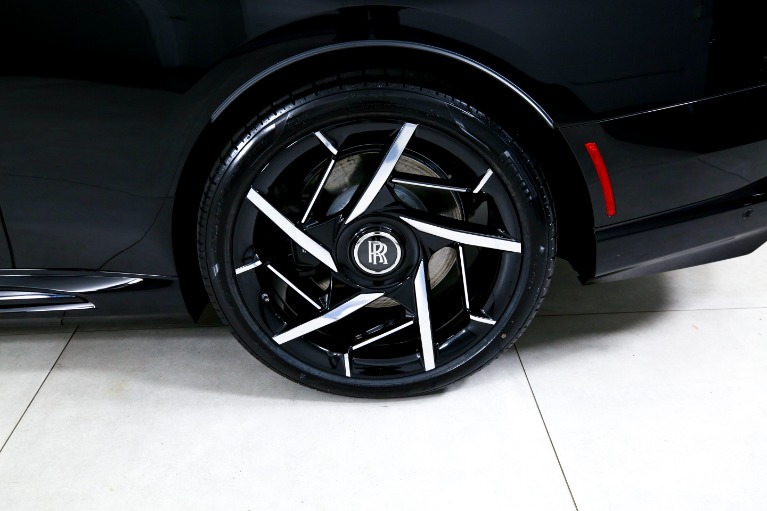 New-2025-Rolls-Royce-Black-Badge-Spectre
