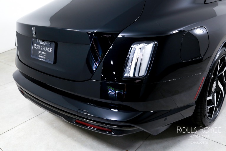New-2025-Rolls-Royce-Black-Badge-Spectre