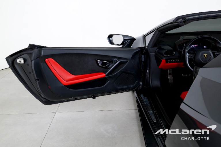 Used-2022-Lamborghini-Huracan-EVO-Spyder