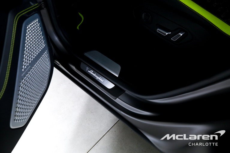 Used-2022-Lamborghini-Urus