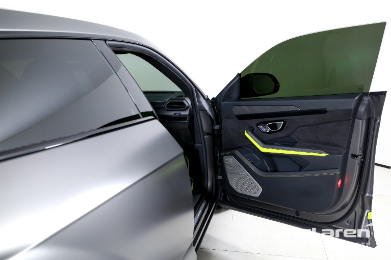 Used-2022-Lamborghini-Urus