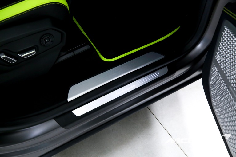 Used-2022-Lamborghini-Urus-GRAPHITE-CAPSULE