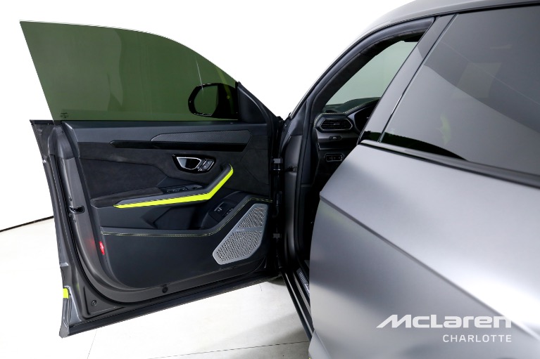 Used-2022-Lamborghini-Urus