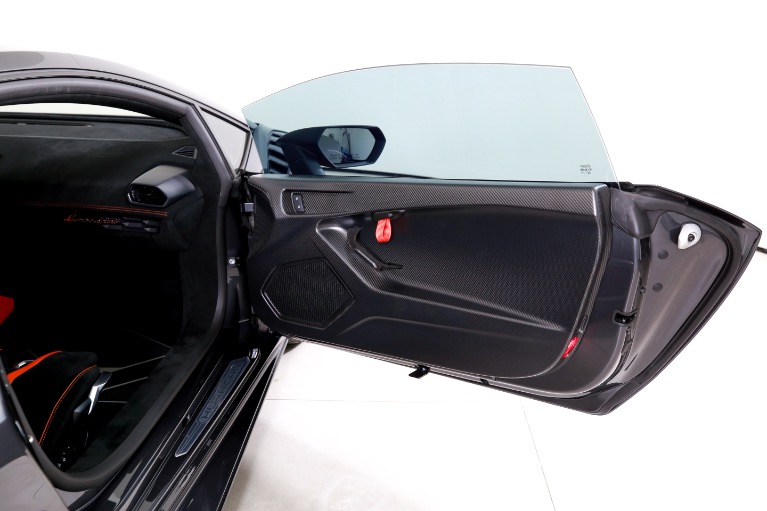 Used-2022-Lamborghini-Huracan-STO