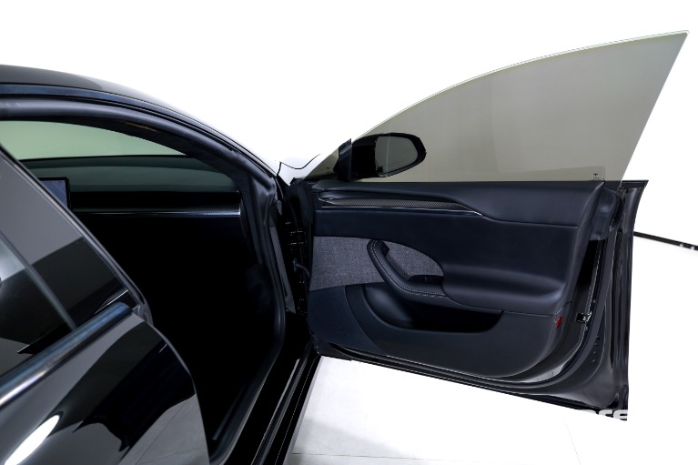 Used-2021-Tesla-Model-S-Plaid