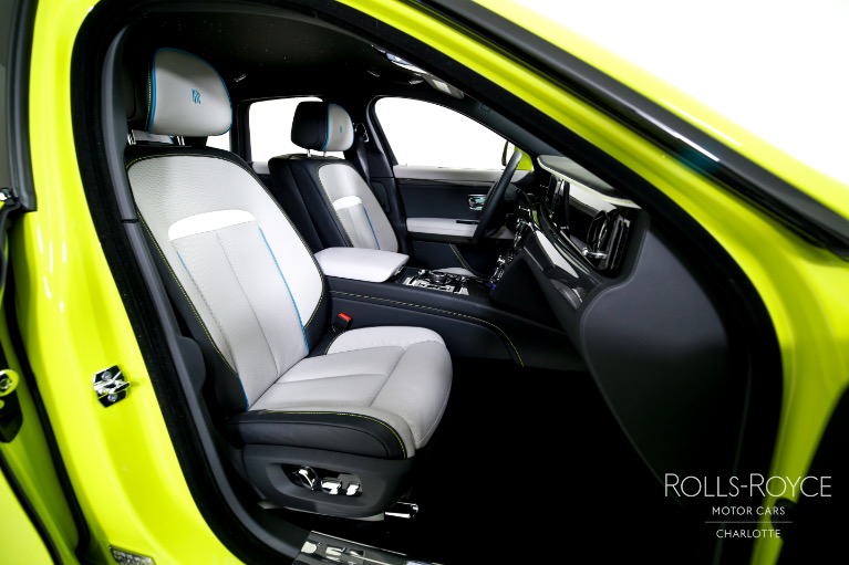 Used-2025-Rolls-Royce-Black-Badge-Ghost