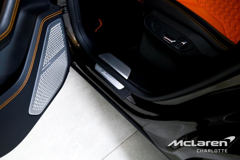 Used-2019-LAMBORGHINI-URUS