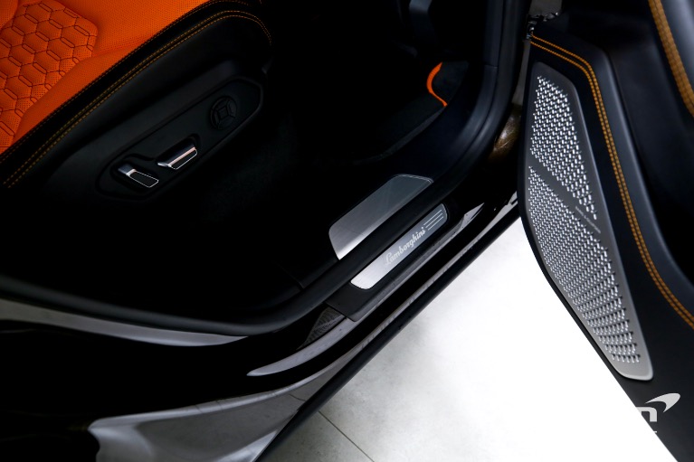 Used-2019-LAMBORGHINI-URUS