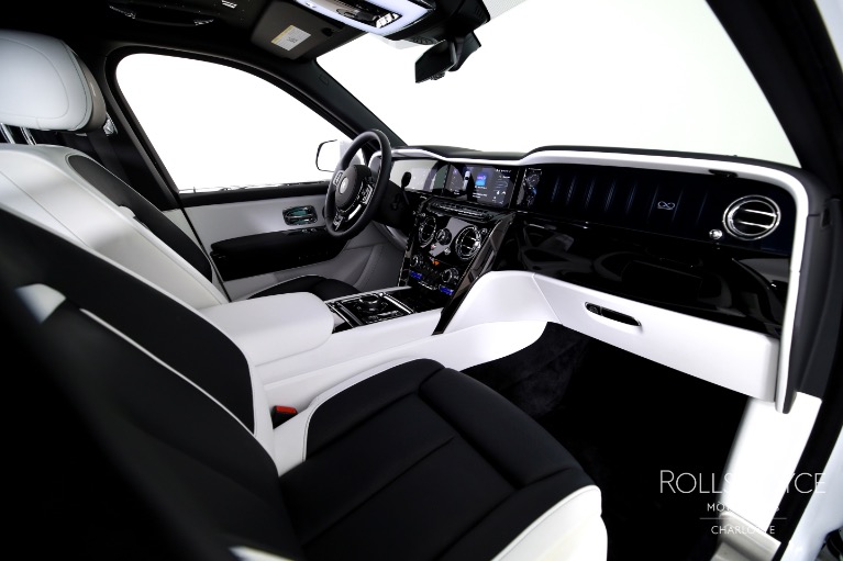 Used-2025-Rolls-Royce-Black-Badge-Cullinan