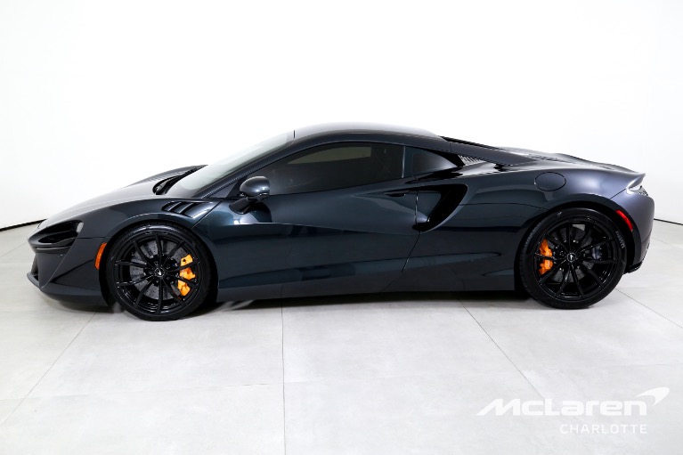 New-2023-McLaren-Artura