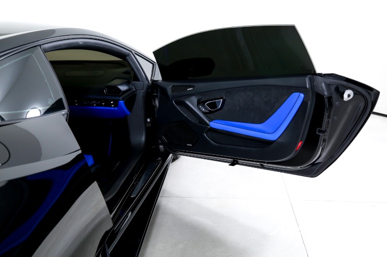 Used-2021-Lamborghini-Huracan-EVO