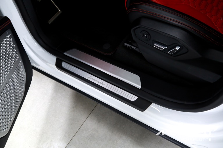 Used-2019-Lamborghini-Urus