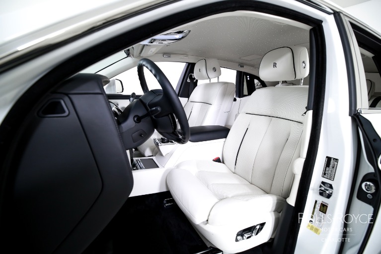 Used-2024-Rolls-Royce-Phantom