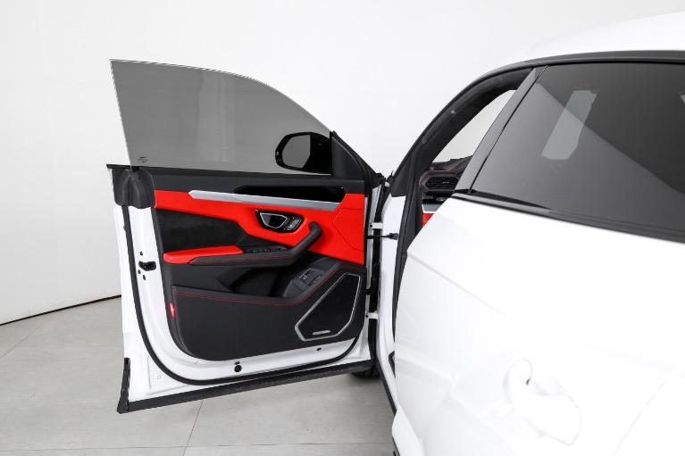 Used-2022-Lamborghini-Urus