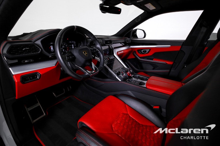 Used-2022-Lamborghini-Urus