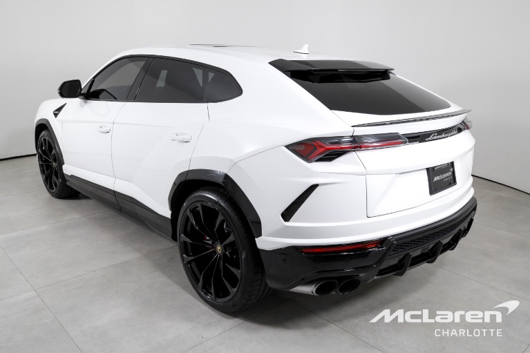 Used-2022-Lamborghini-Urus
