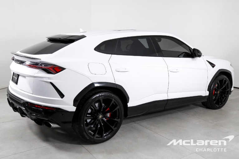 Used-2022-Lamborghini-Urus