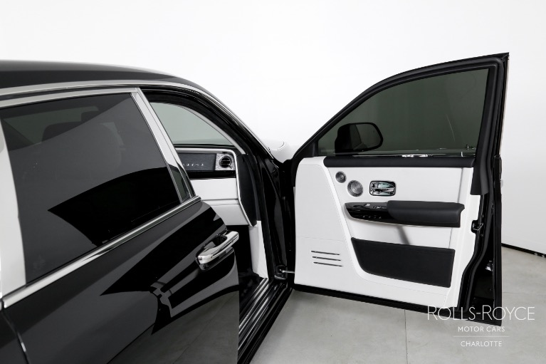 Used-2025-Rolls-Royce-Phantom