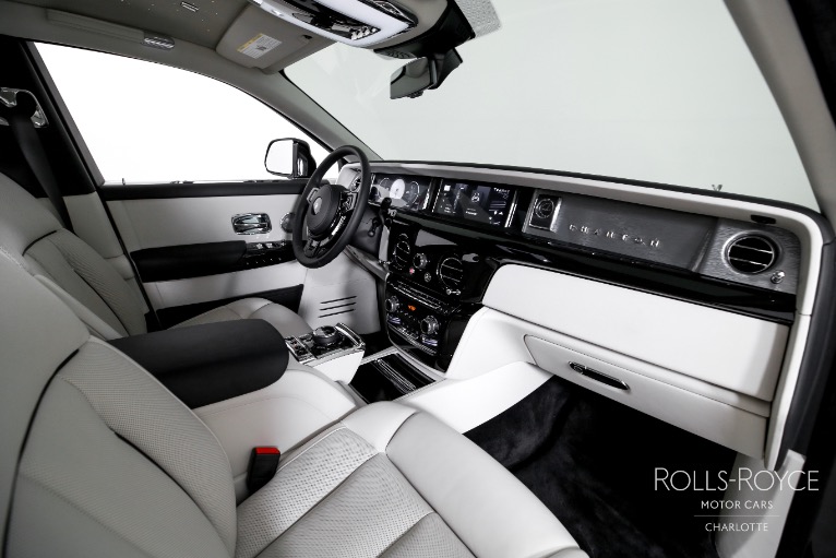 Used-2025-Rolls-Royce-Phantom