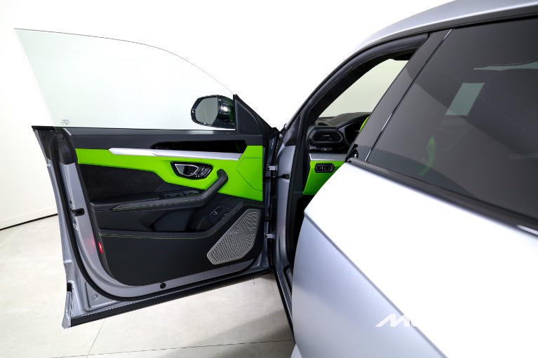 Used-2023-Lamborghini-Urus-S