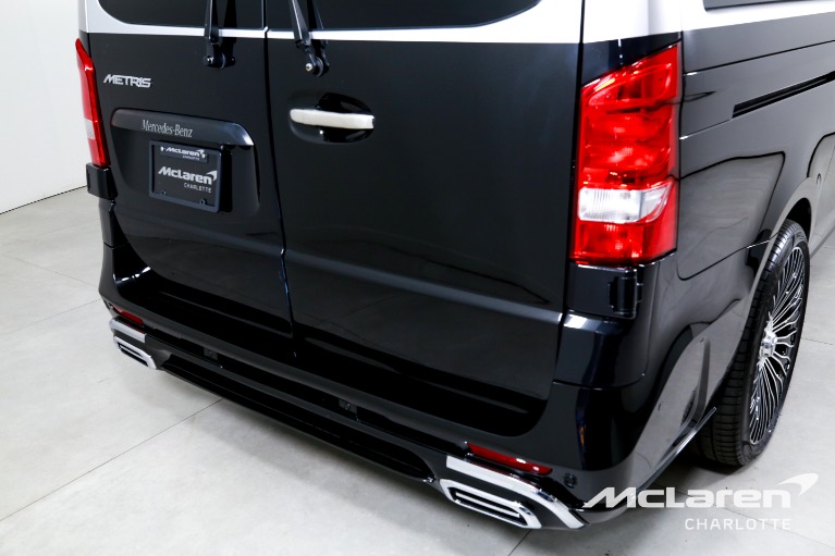 Used-2023-Mercedes-Benz-Metris-Passenger