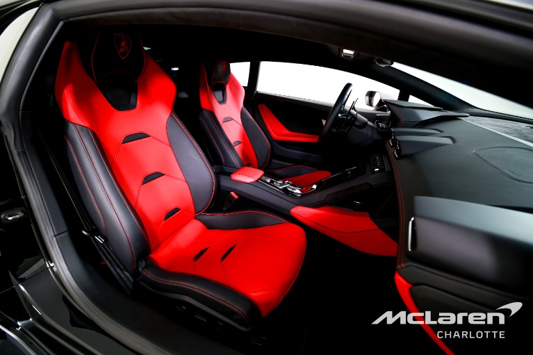 Used-2023-Lamborghini-Huracan-EVO