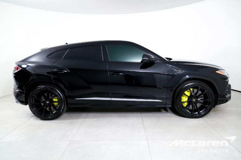 Used-2021-Lamborghini-Urus
