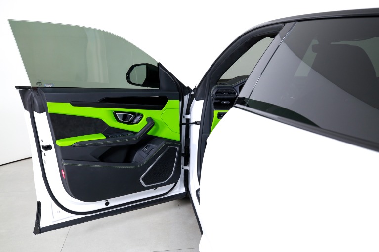 Used-2022-Lamborghini-Urus