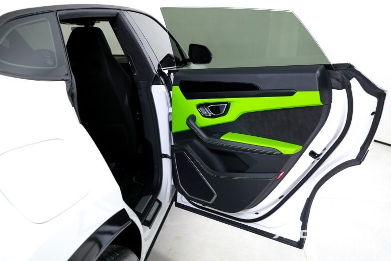 Used-2022-Lamborghini-Urus