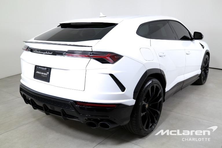 Used-2022-Lamborghini-Urus