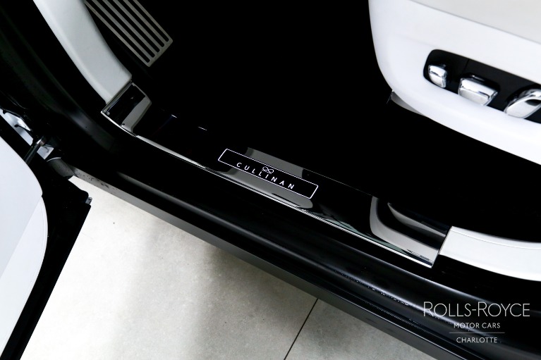 Used-2025-Rolls-Royce-Black-Badge-Cullinan