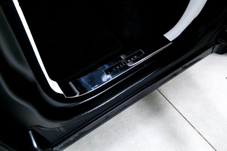 Used-2025-Rolls-Royce-Black-Badge-Cullinan
