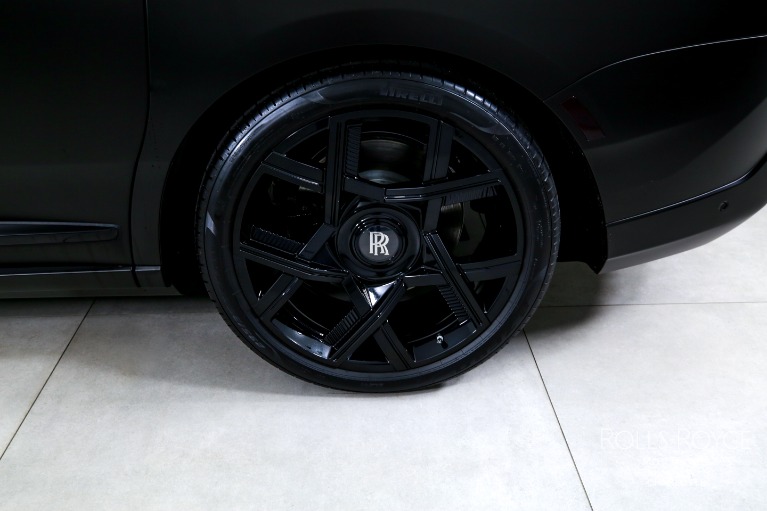 Used-2025-Rolls-Royce-Black-Badge-Cullinan