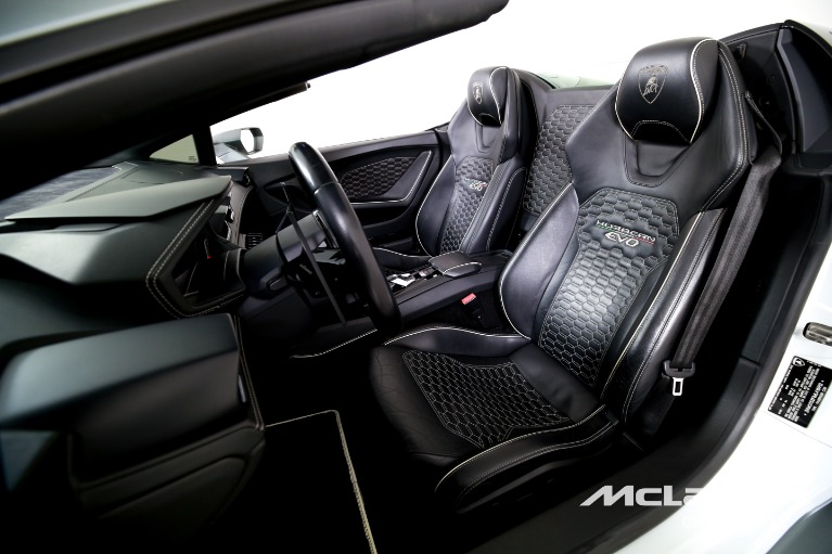 Used-2021-Lamborghini-Huracan-EVO-Spyder