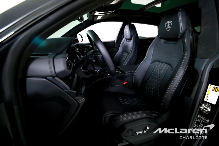 Used-2025-Lamborghini-Urus-SE